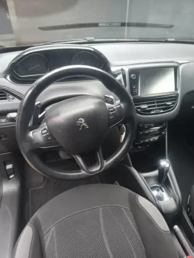 Vendo Peugeot 208 2013 - 8900 EUR, 157000 km - AUTO.MOTO.pt