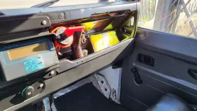 Vendo Land Rover Defender 2001 - 35000 EUR, 81787 km - AUTO.MOTO.pt