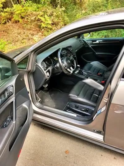 Vendo Volkswagen Golf 2015 - 16990 EUR, 218000 km - AUTO.MOTO.pt