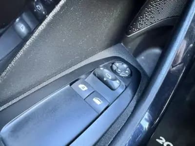 Sell Peugeot 208 2018 - 11900 EUR, 123326 km - AUTO.MOTO.pt