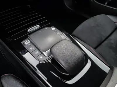 Vendo Mercedes-Benz CLA 180 2020 - 31990 EUR, 97000 km - AUTO.MOTO.pt