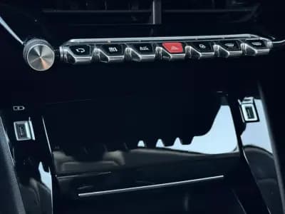 Sell Peugeot 208 2020 - 14250 EUR, 44000 km - AUTO.MOTO.pt