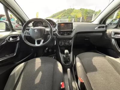 Sell Peugeot 208 2016 - 11490 EUR, 155000 km - AUTO.MOTO.pt