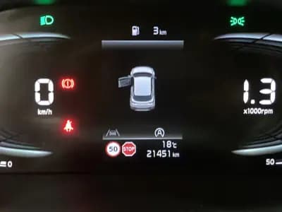 Vendo Kia Stonic 2024 - 19950 EUR, 21450 km - AUTO.MOTO.pt