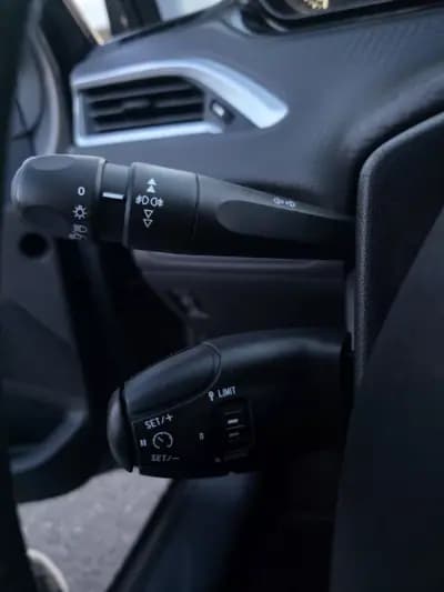 Sell Peugeot 2008 2016 - 12990 EUR, 160000 km - AUTO.MOTO.pt