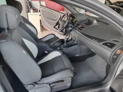 Vendo Renault Mégane Coupe 2010 - 18950 EUR, 157000 km - AUTO.MOTO.pt