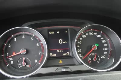 Vendo Volkswagen Golf 2017 - 33990 EUR, 55000 km - AUTO.MOTO.pt