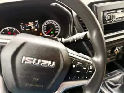 Vendo Isuzu D-Max 2023 - 32950 EUR, 109000 km - AUTO.MOTO.pt