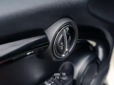 Sell MINI 2019 - 17990 EUR, 53900 km - AUTO.MOTO.pt