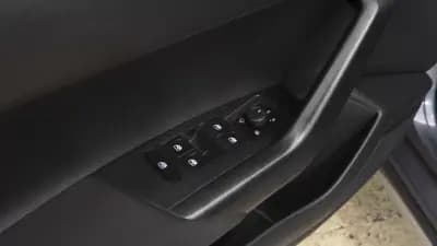 Vendo Volkswagen Taigo 2024 - 20850 EUR, 36000 km - AUTO.MOTO.pt