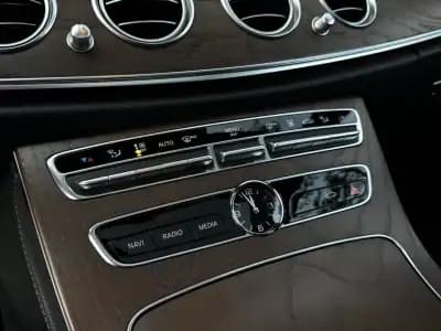 Sell Mercedes-Benz E 300 2019 - 33490 EUR, 105000 km - AUTO.MOTO.pt