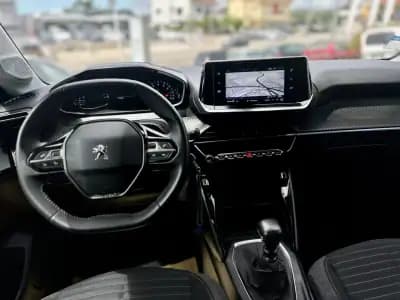 Vendo Peugeot 208 2022 - 15950 EUR, 71000 km - AUTO.MOTO.pt