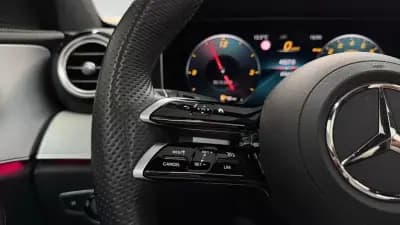 Sell Mercedes-Benz E 300 2023 - 46990 EUR, 63661 km - AUTO.MOTO.pt