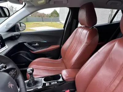 Vendo Peugeot 2008 2021 - 16900 EUR, 130000 km - AUTO.MOTO.pt