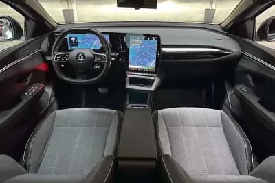 Vendo Renault Mégane E-Tech 2023 - 24450 EUR, 60913 km - AUTO.MOTO.pt