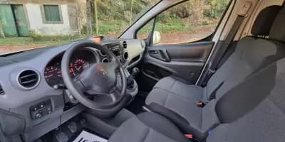 Vendo Peugeot Partner 2018 - 9450 EUR, 204000 km - AUTO.MOTO.pt