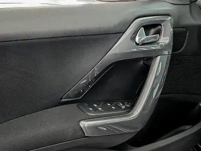 Sell Peugeot 2008 2017 - 14450 EUR, 150000 km - AUTO.MOTO.pt