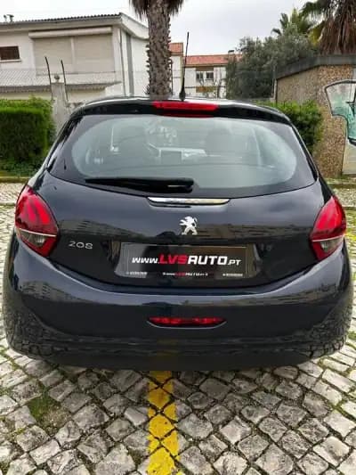 Vendo Peugeot 208 2017 - 9980 EUR, 129000 km - AUTO.MOTO.pt