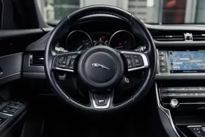 Vendo Jaguar XF 2017 - 24990 EUR, 145800 km - AUTO.MOTO.pt