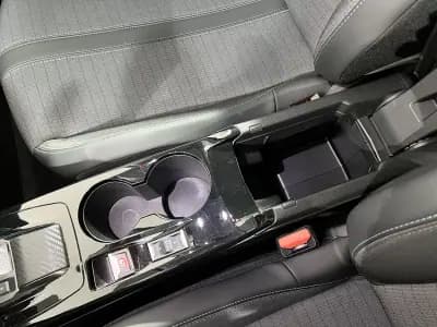 Vendo Peugeot e-2008 2022 - 21600 EUR, 30171 km - AUTO.MOTO.pt