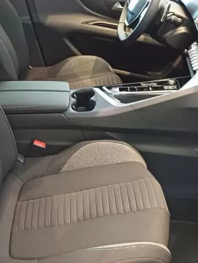 Vendo Peugeot 5008 2023 - 33500 EUR, 16000 km - AUTO.MOTO.pt