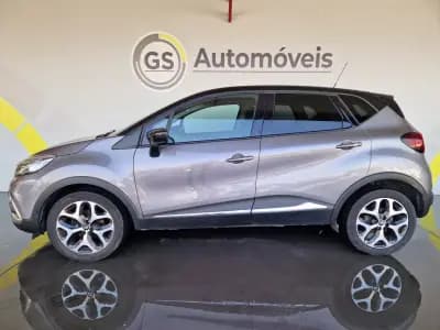 Vendo Renault Captur 2017 - 11750 EUR, 145000 km - AUTO.MOTO.pt