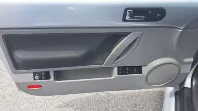 Vendo Volkswagen New Beetle Cabriolet 2004 - 9890 EUR, 127830 km - AUTO.MOTO.pt