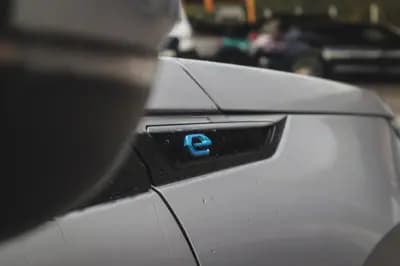 Sell Peugeot e-2008 2021 - 21750 EUR, 62670 km - AUTO.MOTO.pt