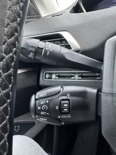 Vendo Peugeot 3008 2019 - 13900 EUR, 180000 km - AUTO.MOTO.pt