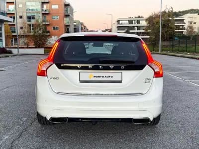 Vendo Volvo V60 2013 - 8990 EUR, 294390 km - AUTO.MOTO.pt