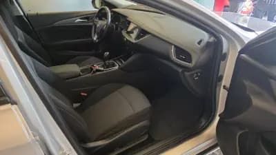 Sell Opel Insignia Grand Sport 2018 - 12900 EUR, 149839 km - AUTO.MOTO.pt