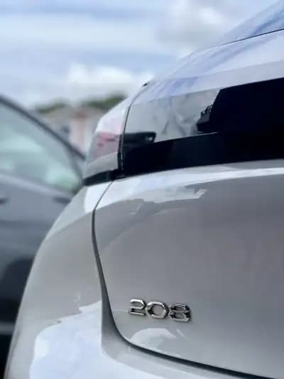 Vendo Peugeot 208 2022 - 15950 EUR, 71000 km - AUTO.MOTO.pt