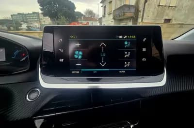 Sell Peugeot e-208 2020 - 15750 EUR, 56000 km - AUTO.MOTO.pt