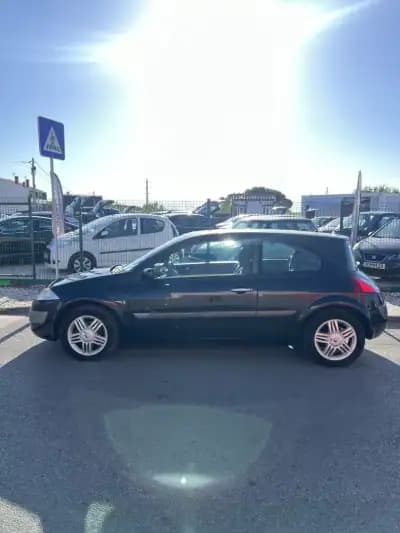 Sell Renault Mégane 2003 - 2599 EUR, 243000 km - AUTO.MOTO.pt