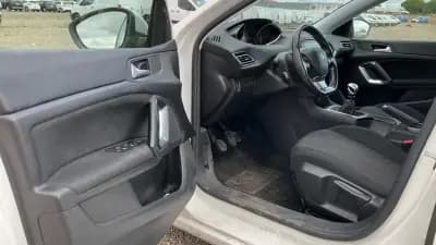 Sell Peugeot 308 2019 - 13999 EUR, 75015 km - AUTO.MOTO.pt