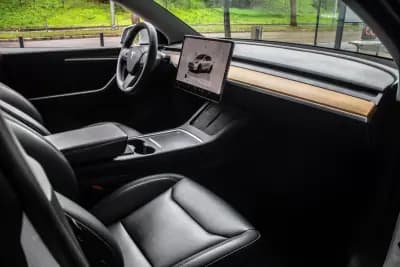 Sell Tesla Model Y 2023 - 37990 EUR, 39034 km - AUTO.MOTO.pt