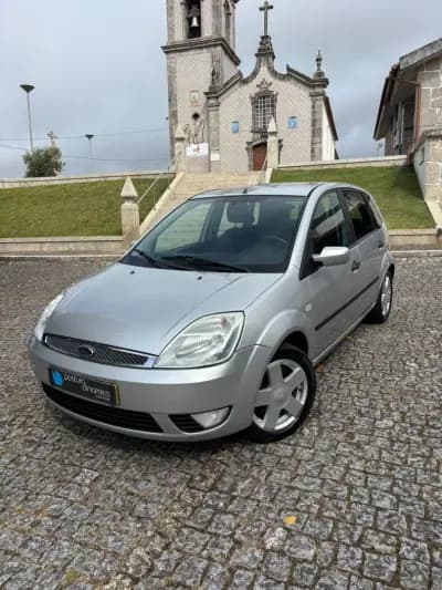 Vendo Ford Fiesta 2005 - 4990 EUR, 204000 km - AUTO.MOTO.pt