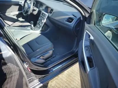 Vendo Volvo V60 2014 - 12900 EUR, 172000 km - AUTO.MOTO.pt