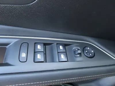 Vendo Peugeot 3008 2019 - 22990 EUR, 98000 km - AUTO.MOTO.pt