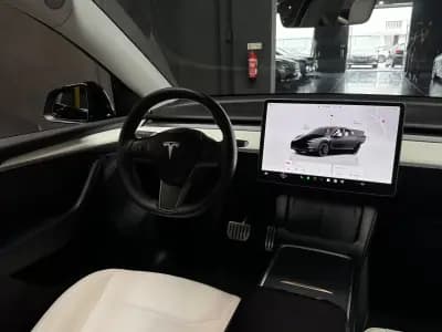 Vendo Tesla Model Y 2024 - 43990 EUR, 35600 km - AUTO.MOTO.pt