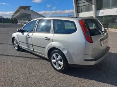 Sell Ford Focus SW 2005 - 2990 EUR, 307902 km - AUTO.MOTO.pt