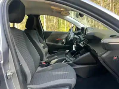 Vendo Peugeot 208 2021 - 13500 EUR, 110639 km - AUTO.MOTO.pt