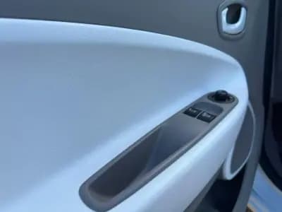 Vendo Renault Zoe 2019 - 16900 EUR, 25417 km - AUTO.MOTO.pt