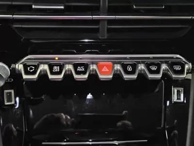 Vendo Peugeot 2008 2021 - 19850 EUR, 74617 km - AUTO.MOTO.pt