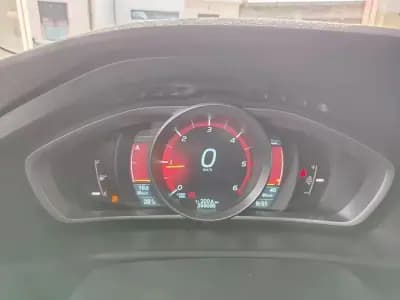 Vendo Volvo V40 2013 - 8350 EUR, 298100 km - AUTO.MOTO.pt