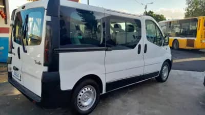 Vendo Renault Trafic 2006 - 11900 EUR, 211000 km - AUTO.MOTO.pt