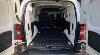 Vendo Peugeot Partner 2018 - 9450 EUR, 204000 km - AUTO.MOTO.pt