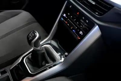 Vendo Volkswagen T-Roc 2023 - 21990 EUR, 70000 km - AUTO.MOTO.pt