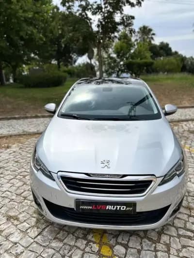 Vendo Peugeot 308 2015 - 8900 EUR, 210000 km - AUTO.MOTO.pt