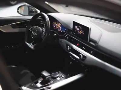 Sell Audi A4 Avant 2018 - 25990 EUR, 107000 km - AUTO.MOTO.pt